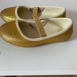 Native gold glitter flats size 6